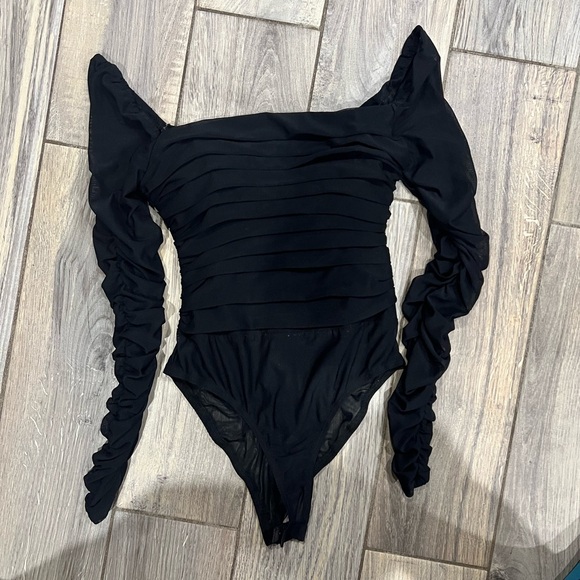 Princess Polly Tops - Princess Polly Black Pleated Long Sleeve  Bodysuit EUC Bodycon Form Fitting 6